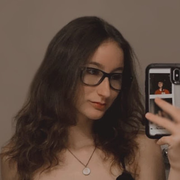 Meet your Posher, Abbey - Picture 1 of 1